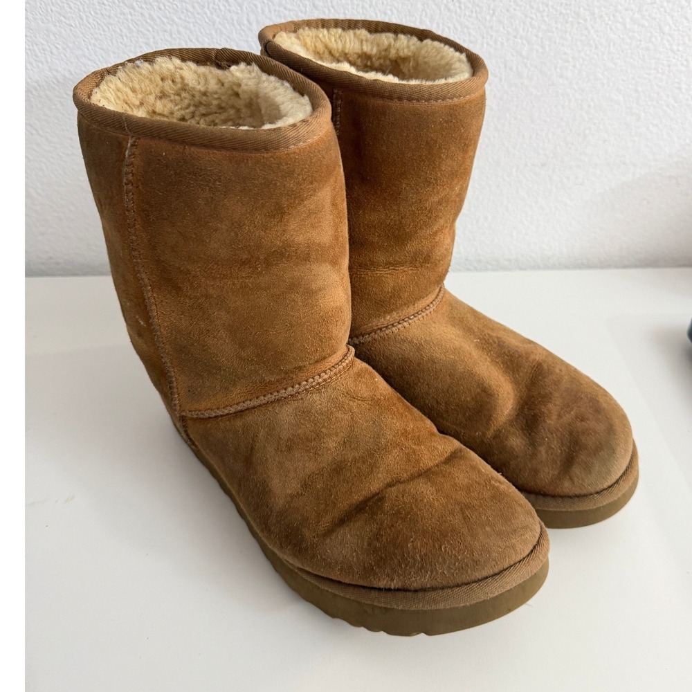 UGG Classic Short II Chestnut Suede Sheepskin Boots 1016223 Womens 9